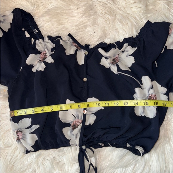 Fashion Nova Floral Top - Picture 4 of 6